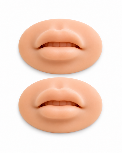 Due supporti labbra in silicone per pratica PMU e allenamento delle tecniche di dermopigmentazione labbra.