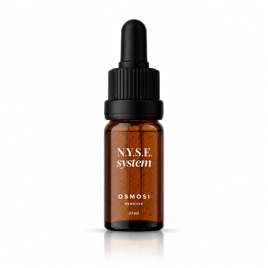 Flacone NYSE Osmosi Remover da 10 ml con contagocce nero su sfondo bianco.