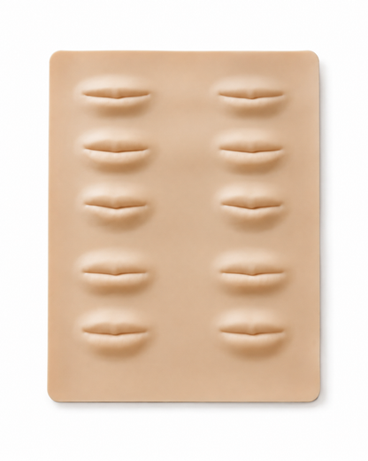 Pelle sintetica in silicone con dieci sagome di labbra in rilievo per esercitazioni di trucco permanente, lip blush e micropigmentazione.